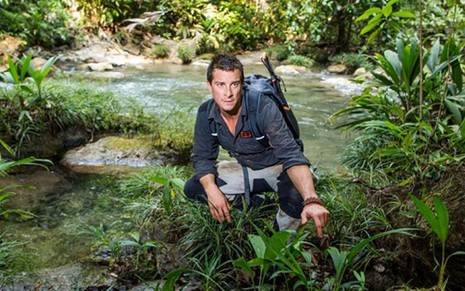 O biólogo inglês Bear Grylls em floresta na Guatemala; Sobrevivendo estreia hoje no canal pago Discovery - Divulgação/Discovery