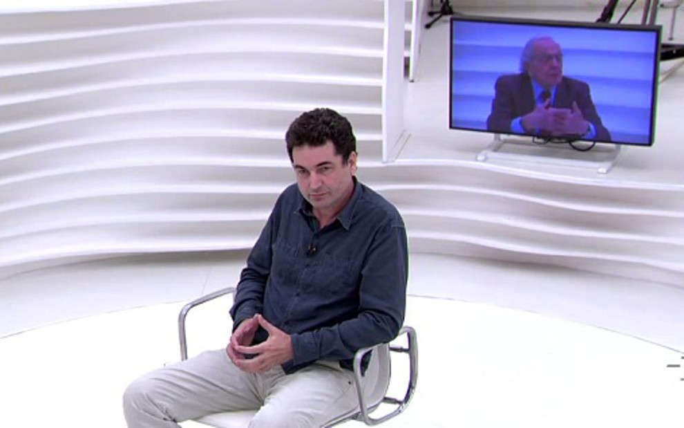 O jornalista Paulo Cesar de Araújo sendo entrevistado no programa Roda Viva, da TV Cultura - Reprodução/TV Cultura