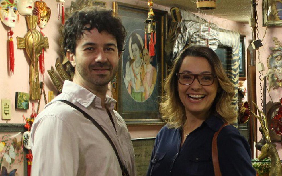 André Guerreiro Lopes e Renata Imbriani, apresentadores do Detetives da História, que investiga passado de objetos - Divulgação/History Channel