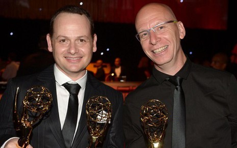 Os produtores de Homeland Gideon Raff (à esquerda) e Ran Telem, durante cerimônia do Emmy em 2012 - Divulgação