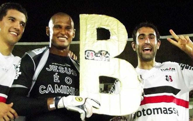 Jogadores do Santa Cruz comemoram acesso para a Série B do Campeonato Brasileiro - Divulgação/Santa Cruz