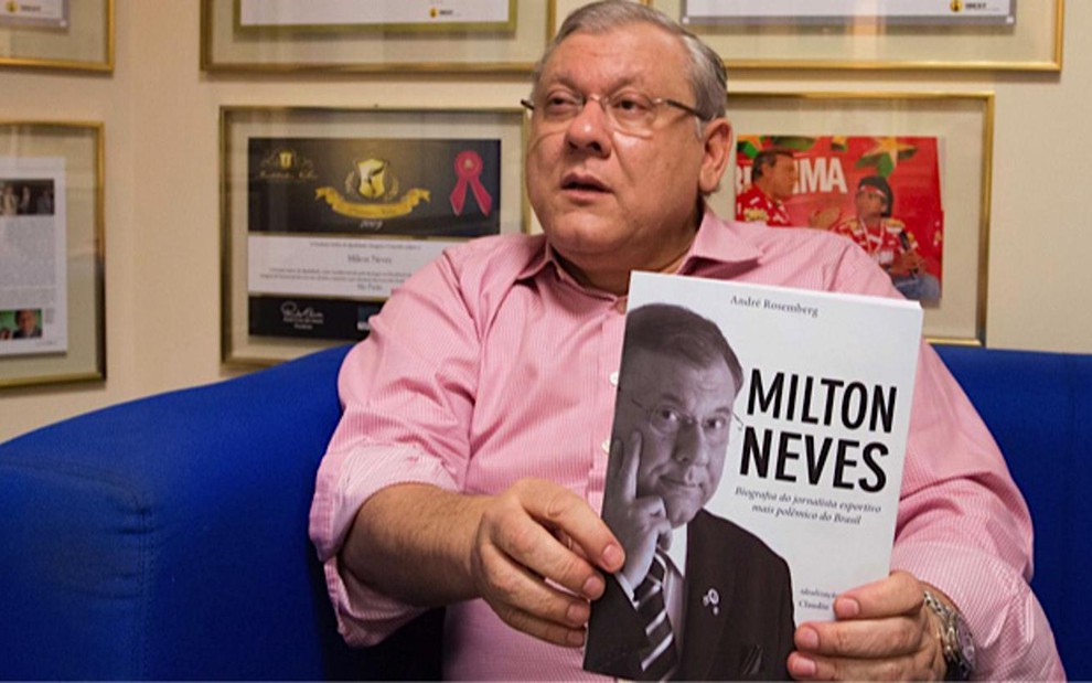 Milton Neves segura biografia que lançará na próxima segunda-feira em São Paulo - Dri Spacc/Notícias da TV