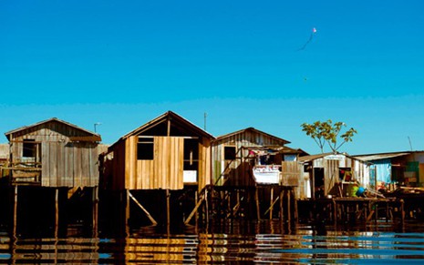 Casas flutuantes na Amazônia mostradas na série Habitar, do canal Sesc TV, que estreia domingo (10) - Gonzalo Melgar