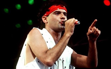 O cantor Cazuza em show nos anos 1980; espetáculo vai projetar músico cantando cinco músicas - Divulgação