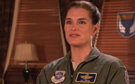 A atriz Brooke Shields como a Coronel Katherine Young em episódio da sétima e última temporada de Army Wives - Divulgação/Lifetime