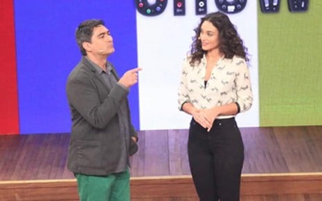 Zeca Camargo, apresentador do novo Vídeo Show, da Globo, com a atriz Débora Nascimento - Jacson Vogel/TV Globo
