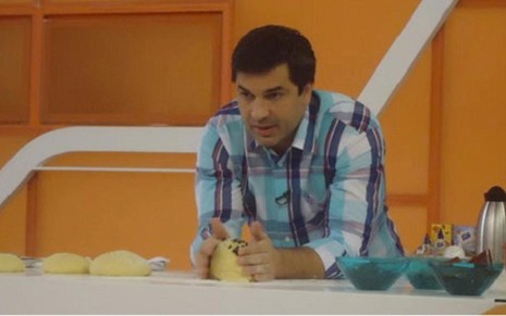 Edu Guedes ensina a fazer panetone no Hoje em Dia: receita pode ser útil aos funcionários da emissora - Talita Batista/Divulgação