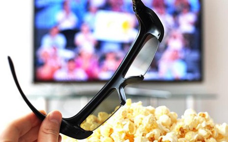 Óculos para TV 3D; recurso não é decisivo na compra de um novo televisor - Reprodução