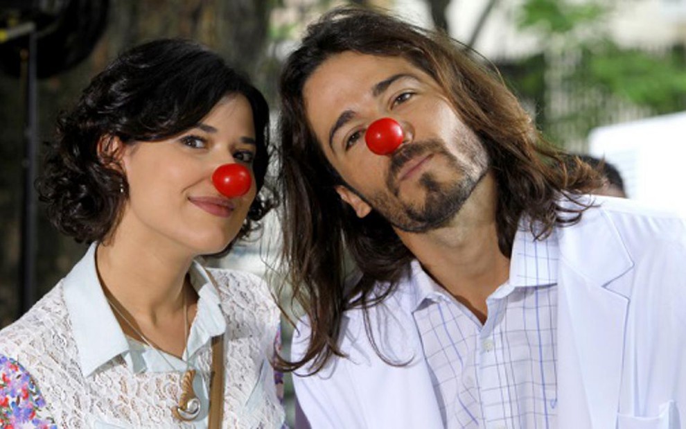Manuela do Monte (Carol) e Paulo Leal (Dr. Fernando) em cena da novela Chiquititas, do SBT - Lourival Ribeiro/SBT