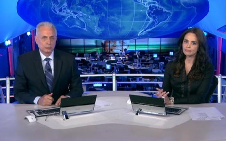William Waack e Carla Vilhena, apresentadores do Jornal Nacional do último sábado (14) - Reprodução/TV Globo