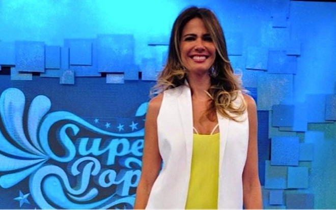 A apresentadora Luciana Gimenez no Superpop, programa que não quer deixar mesmo que vá para a TV dos EUA - WAYNE CARVALHO/REDETV!