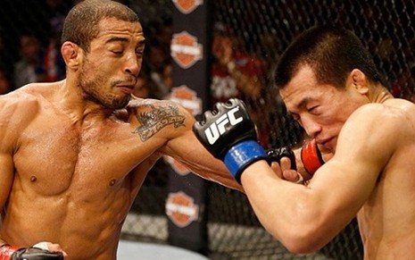 O brasileiro José Aldo golpeia o sul-coreano Jung Chan-Chung em evento do UFC realizado no Rio em agosto - Divulgação/UFC
