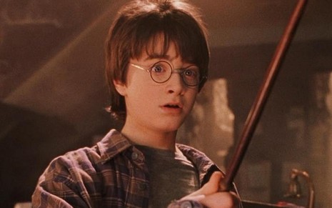 O ator Daniel Radcliffe, que interpreta o bruxo protagonista do filme Harry Potter e a Pedra Filosofal - Divulgação/SBT