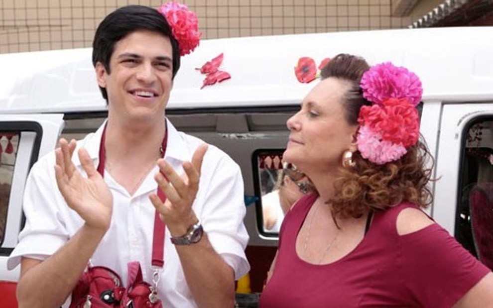 Mateus Solano e Elizabeth Savalla em cena de Amor à Vida, novela das nove da Globo - Reprodução