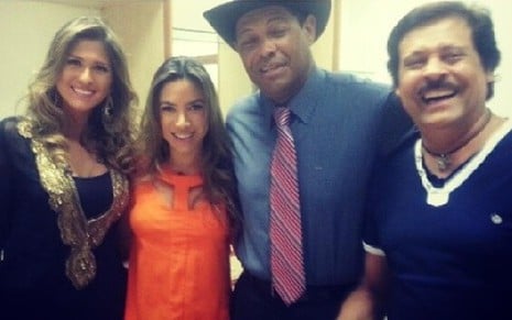 Lívia Andrade, Patricia Abravanel, o apóstolo Valdemiro Santiago e Carlinhos Aguiar no camarim do SBT - Reprodução/Instagram