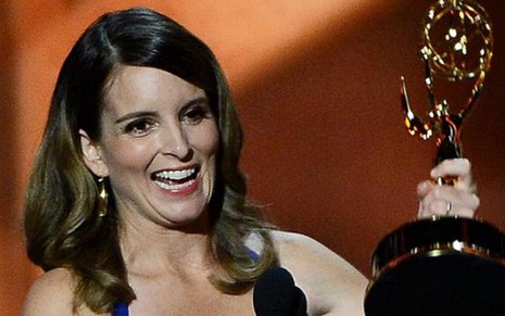 Tina Fey leva Globo de Ouro 2013 na categoria Melhor Atriz pela série 30 Rock - Divulgação/Golden Globe