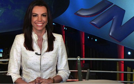 Ana Paula Araújo ancora o Jornal Nacional, da Globo; a jornalista assume a bancada nas férias de Patrícia Poeta - Divulgação/TV Globo