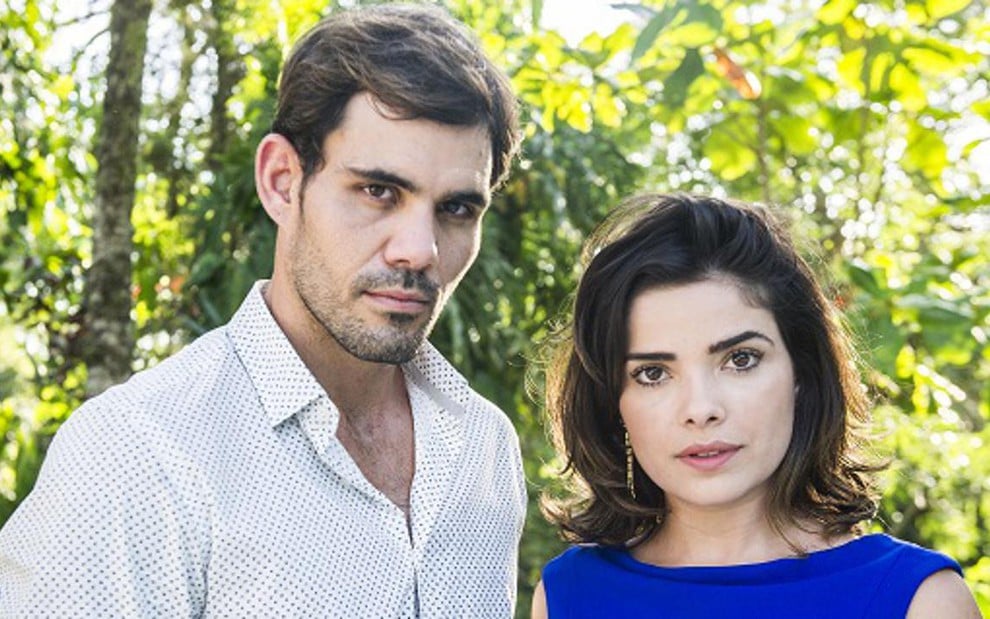 Os atores Juliano Cazarré (Ninho) e Vanessa Giácomo (Aline), da novela Amor à Vida, da Globo - Cynthia Salles/TV Globo