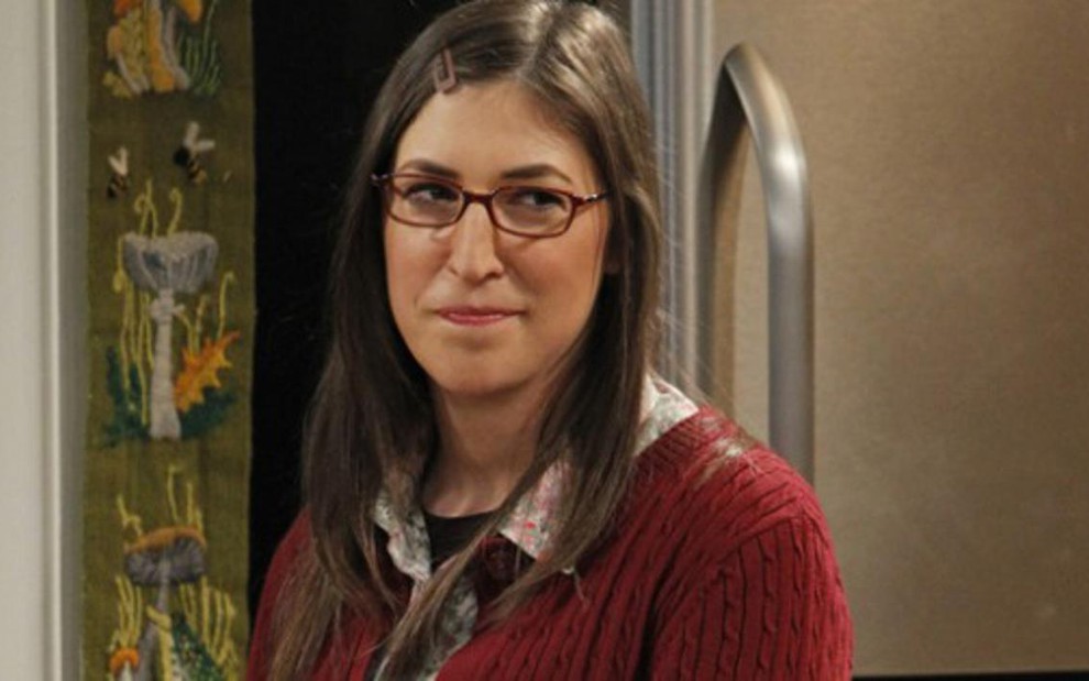 A atriz Mayim Bialik como a neurocientista Amy Farrah Fowler na série The Big Bang Theory - Divulgação/CBS
