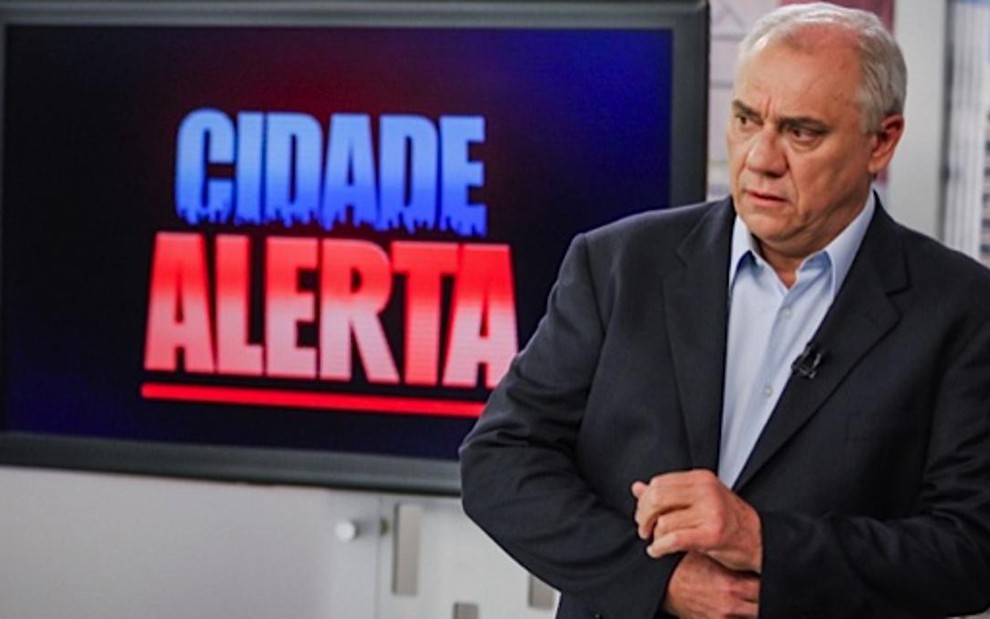 Marcelo Rezende durante o Cidade Alerta; ele costuma dar broncas em jornalistas no ar - Reprodução/TV Record