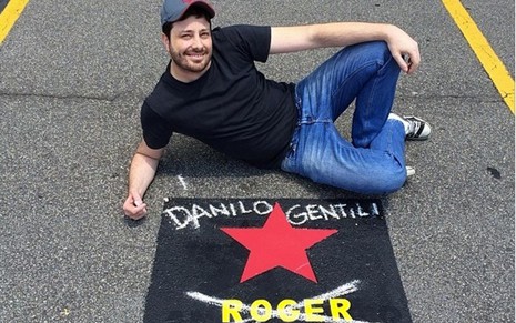 Danilo Gentili no estacionamento do SBT, na vaga de carro que já foi de Jô Soares - Reprodução/Instagram