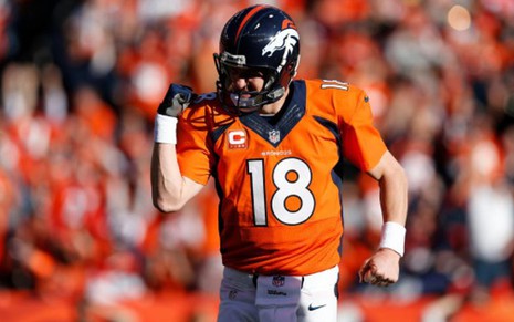 O quarterback Peyton Manning do Denver Broncos comemora touchdown em jogo contra o New England Patriots no último domingo - Divulgação/NFL