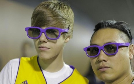 Justin Bieber e o diretor  Jon M. Chu durante as filmagens de Justin Bieber: Never Say Never  - Divulgação/Paramount