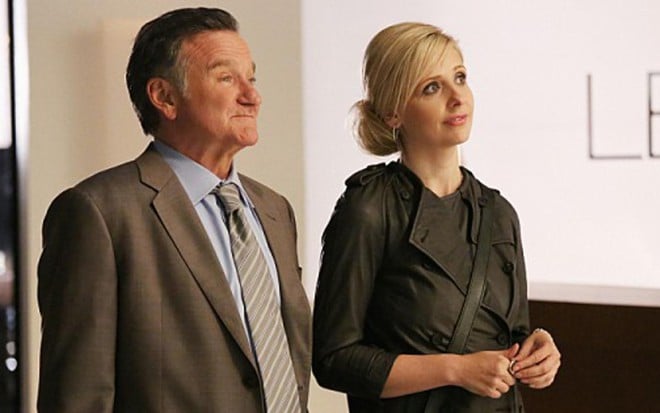 Os atores Robin Williams e Sarah Michelle Gellar, protagonistas da série The Crazy Ones - Divulgação/CBS