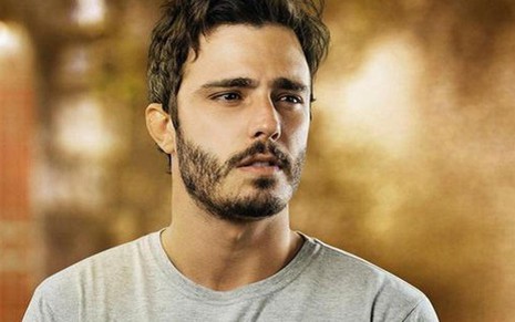 O ator Thiago Rodrigues é William em cena da novela Além do Horizonte - Reprodução/TV Globo
