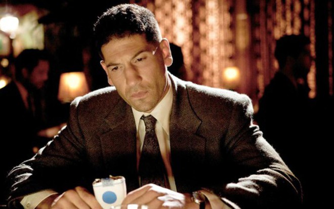 O ator Jon Bernthal faz o detetive Joe Teague em Mob City, que enfrenta problemas ao se envolver com a máfia - Divulgação/TNT