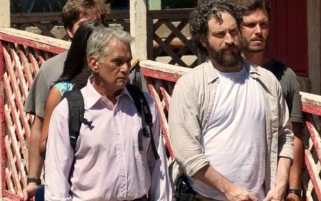 Os atores Júlio Braga (Oscar) e (Caco Ciocler) em cena de Além do Horizonte, novela da Globo - Reprodução/TV Globo