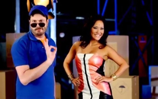 Danilo Gentili e a sósia de Sabrina Sato em teaser do The Noite, que estreia em 10 de março no SBT - Reprodução/YouTube