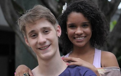 Giovanni Gallo (Pedro) e Heslaine Vieira (Bianca), protagonistas da série Pedro & Bianca - Divulgação/TV Cultura