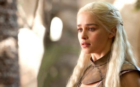 A atriz Emilia Clarke como Daenerys Targaryen em Game of Thrones, série da HBO - Divulgação/HBO