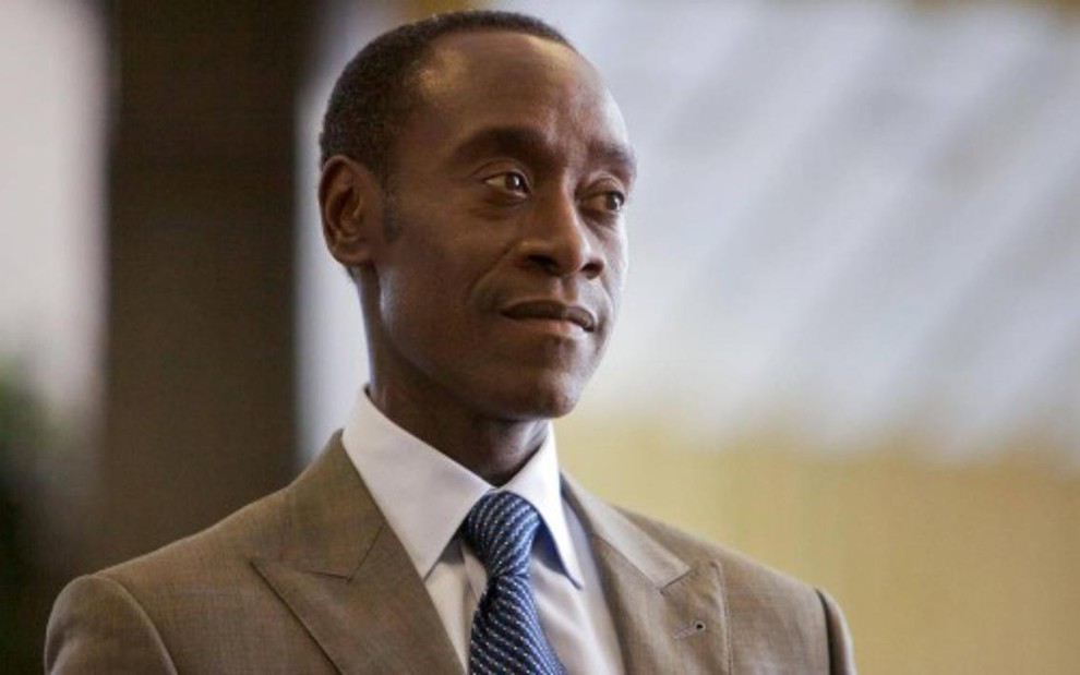 O ator Don Cheadle como o inescrupuloso consultor empresarial Martin Kaan em House of Lies - Divulgação/HBO