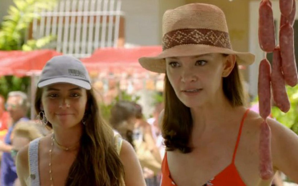 Giovanna Antonelli (Clara) e Julia Lemmertz (Helena) em cena de Em Família, novela da Globo - Reprodução/TV Globo