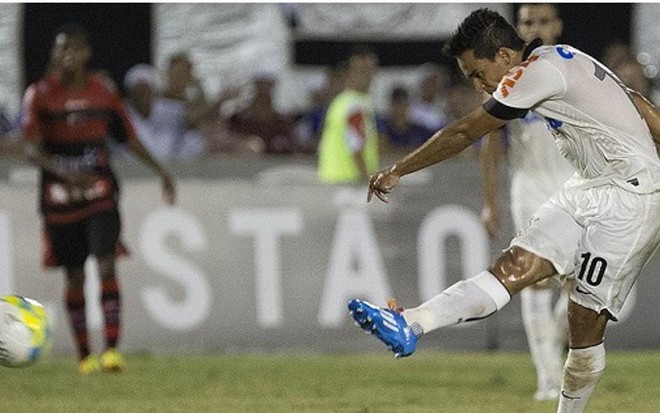 Jadson chuta para fazer o segundo gol do Corinthians contra o Oeste, pelo Campeonato Paulista - Divulgação/Corinthians