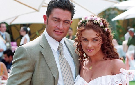 Fernando Colunga e Aracely Arámbula, protagonistas de Abraça-me Muito Forte, que terá reprise no SBT - Reprodução/Televisa
