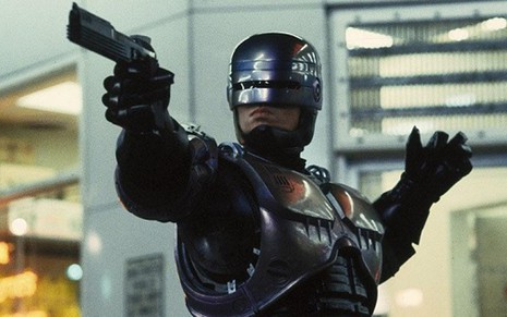 O ator Peter Weller interpreta Robocop no primeiro filme da trilogia, disponível no Telecine On Demand - Divulgação/MGM