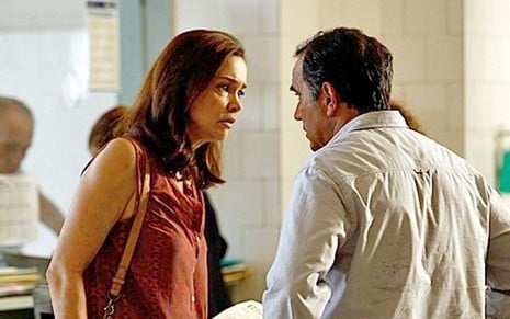 Julia Lemmertz (Helena) e Humberto Martins (Virgílio) em cena da novela Em Família, da Globo    - Reprodução/TV Globo