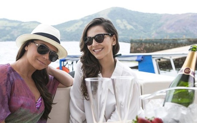 Giovanna Antonelli (Clara) e Tainá Müller (Marina) durante gravação de Em Família, da Globo - Reprodução/TV Globo