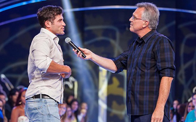 Roni Mazon conversa com Pedro Bial após ser eliminado do BBB 14 - Reprodução/TV Globo