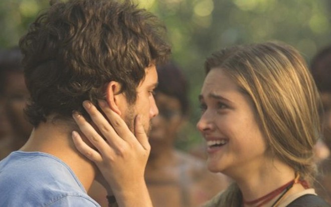 Thiago Rodrigues (William) e Juliana Paiva (Lili) em cena da novela Além do Horioznte, da Globo - Reprodução/TV Globo