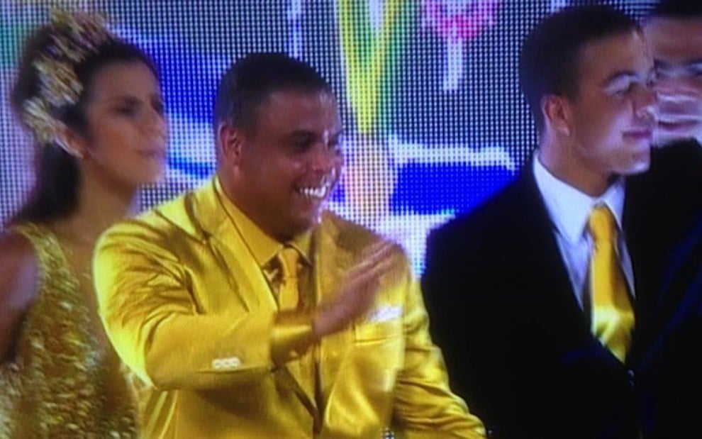 O ex-jogador Ronaldo em transmissão da Globo; desfile da Gaviões da Fiel rendeu 14,8 pontos - Reprodução da TV/Globo