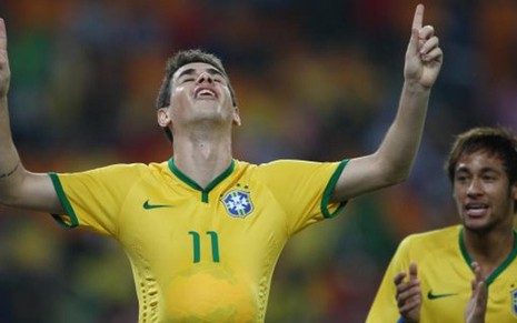 O meia Oscar comemora o primeiro gol da Seleção brasileira em amistoso contra a África do Sul - Divulgação/CBF