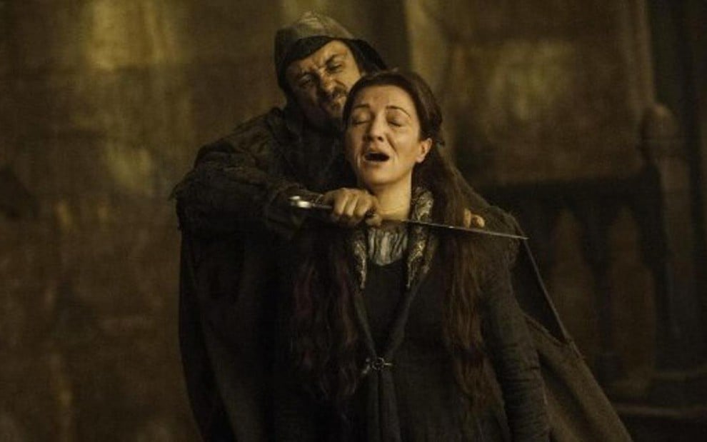 Cena em que a personagem Catelyn Stark (Michelle Fairley) é degolada em Game of Thrones - Divulgação/HBO