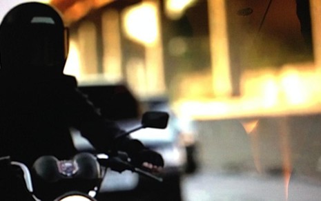 Imagem de vídeo promocional de A Garota da Moto, série que o SBT exibe em 2015; atriz ainda não foi escolhida - Reprodução/SBT