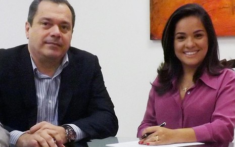 Roberto Franco, diretor de Rede e Assuntos Regulatórios do SBT Rio, e a jornalista Isabele Benito - Divulgação/SBT