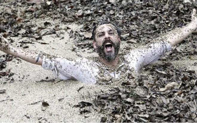 O ator Alexandre Nero (Hermes) na cena em que seu personagem morre em Além do Horizonte, da Globo - Divulgação/TV Globo