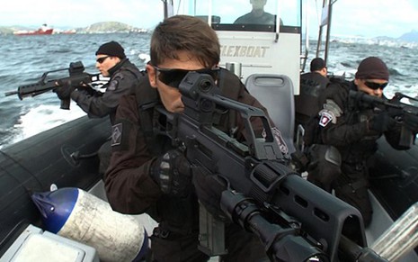 Agentes da Polícia Federal em cena de Rio De Janeiro: Segurança Em Jogo, do canal pago Discovery - Divulgação/Discovery